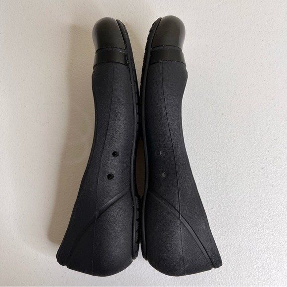 Crocs Patent Cap Toe Ballet Flat Black Comfort Slip On Casual Shoe Women Size 8 - Picture 7 of 14